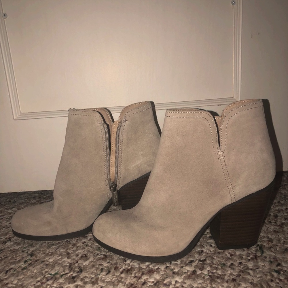 Kenneth Cole Tan Booties